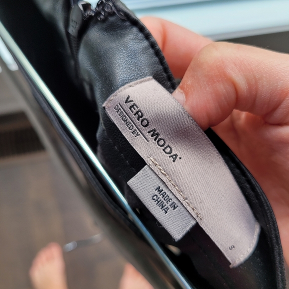 Black Leather skirt - Picture 3 of 6